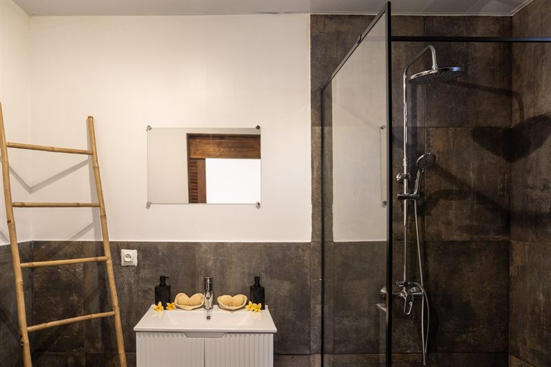 Salle d'eau du Fare Manuvero